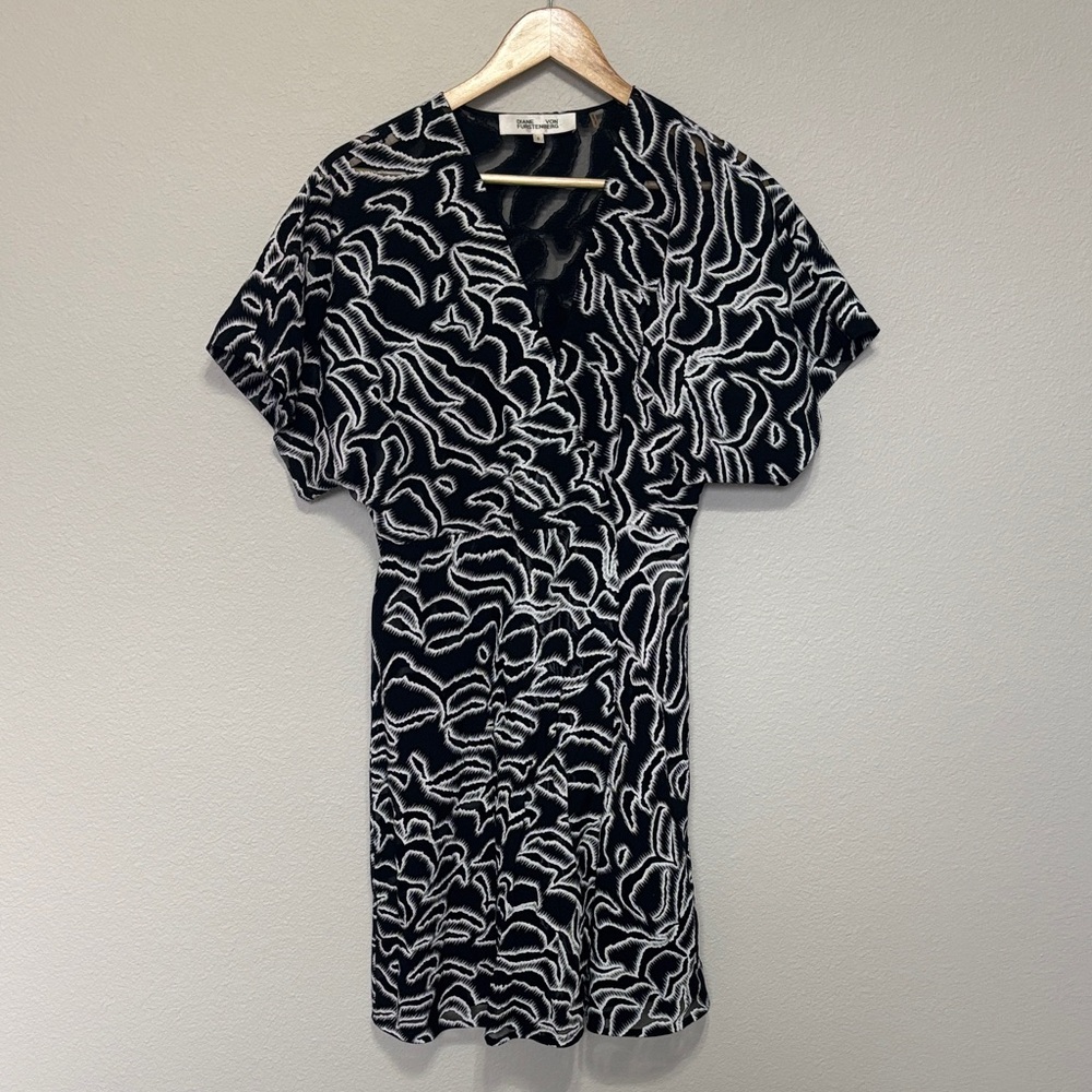 DVF Diane Von Furstenberg V Neck Flare Mini Dress Black White Size 6 *No Slip* - Picture 5 of 13
